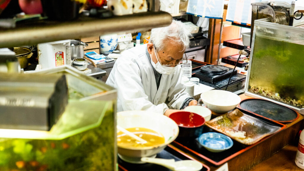 おじいちゃん_食器洗い (6)